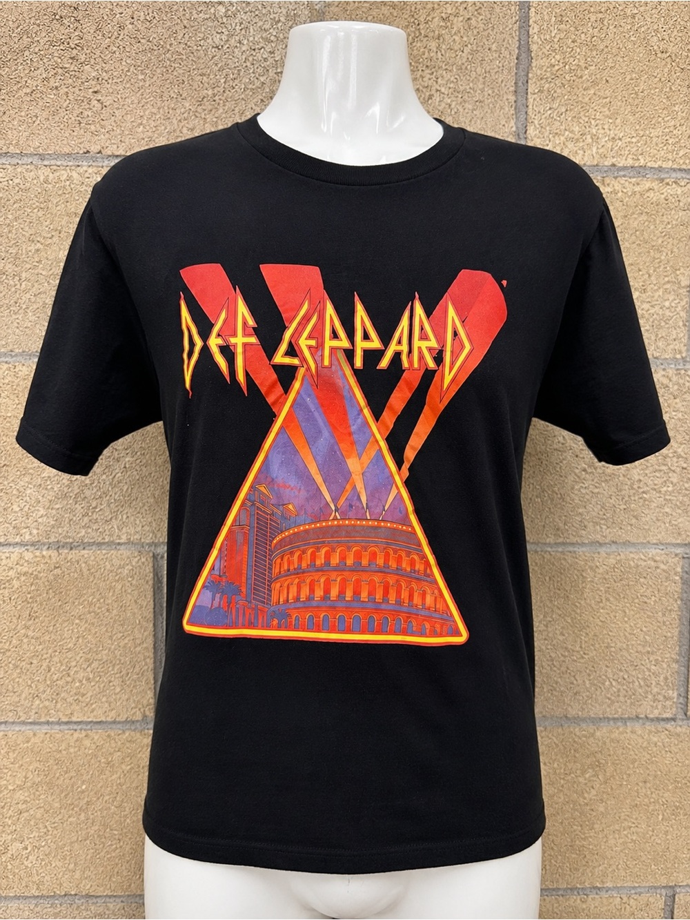 Def Leppard Black Short-Sleeve Graphic Tee with Red and Orange Print